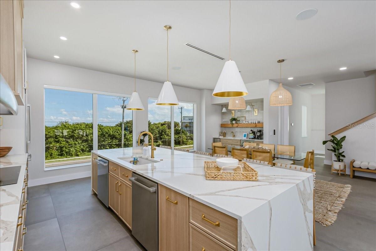 V4945260 Property Photo