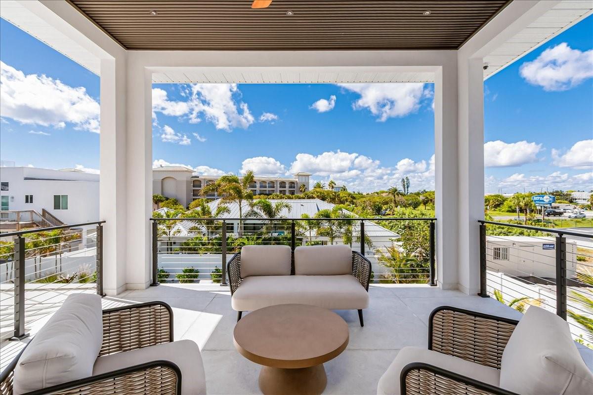 V4945260 Property Photo