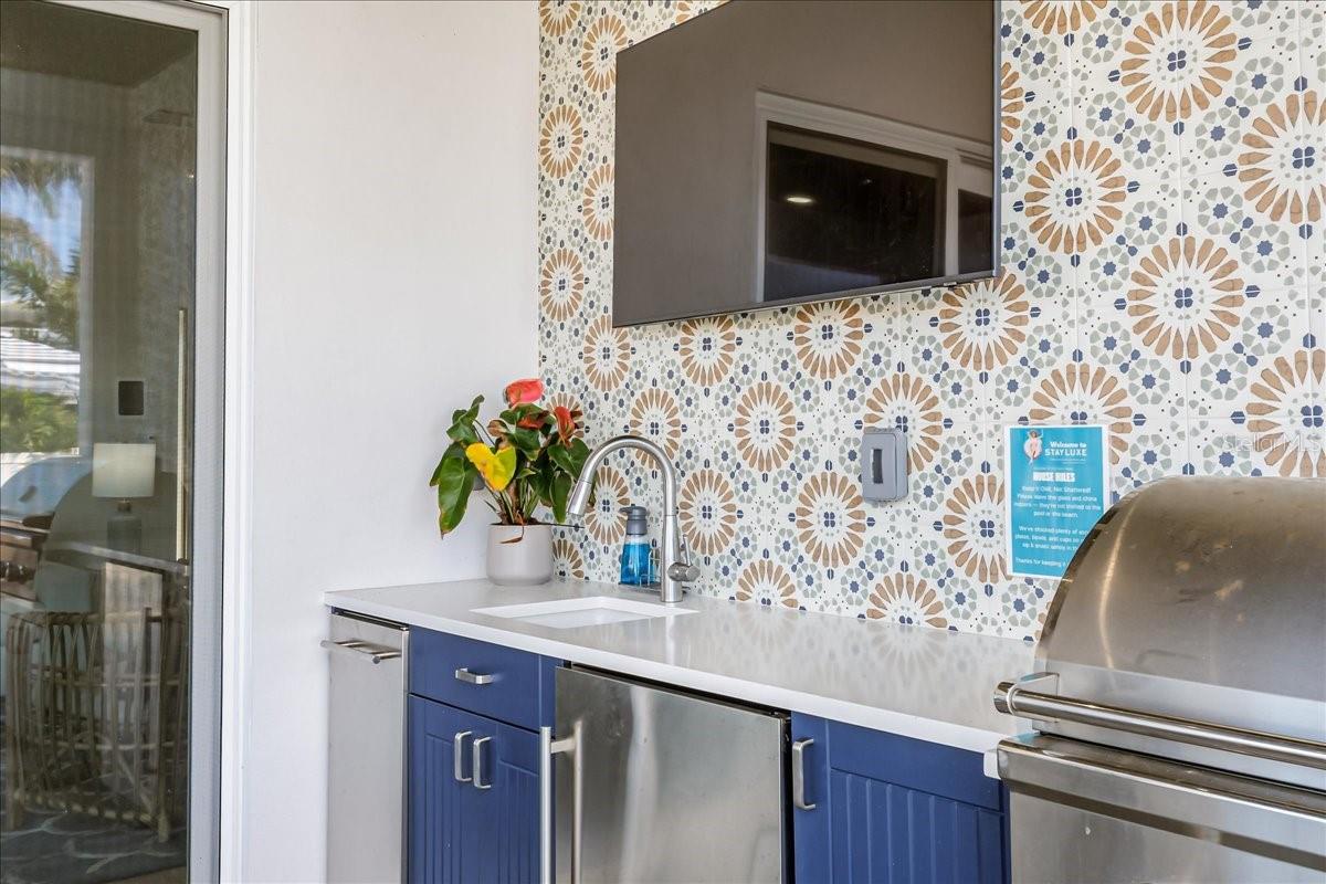 V4945260 Property Photo