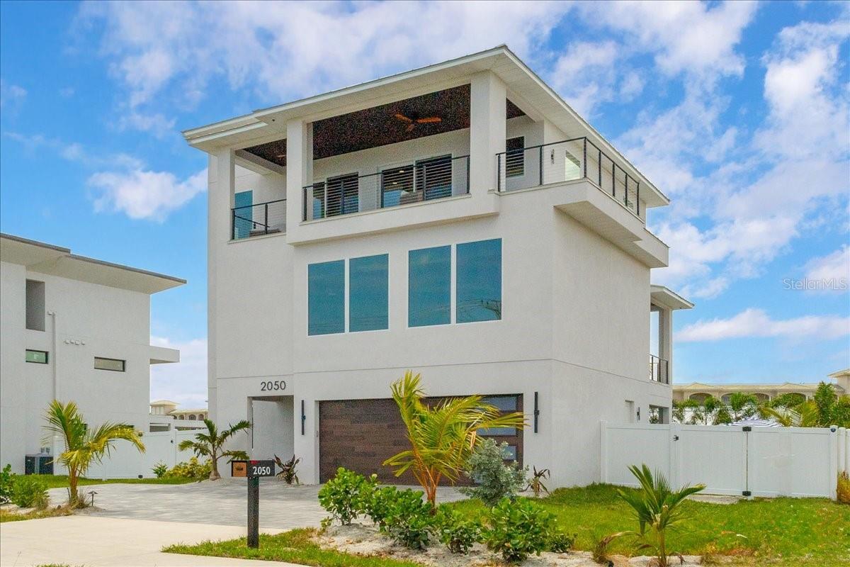 V4945260 Property Photo