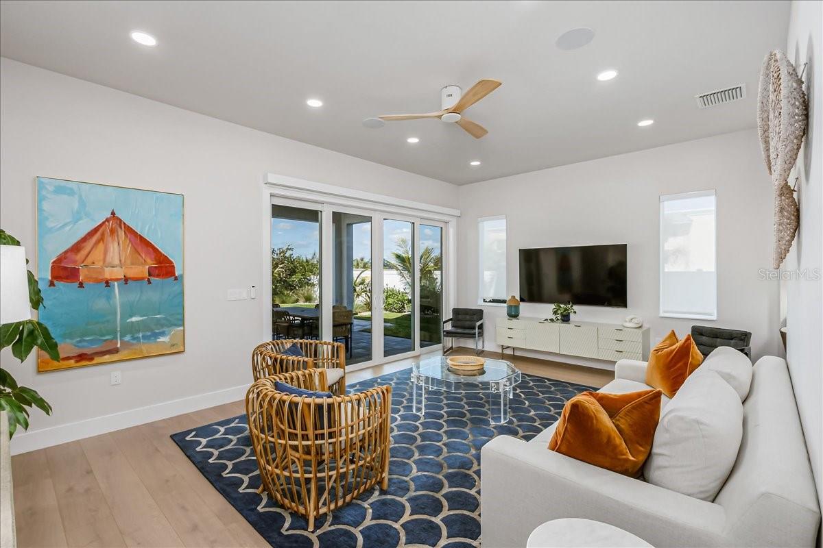 V4945260 Property Photo