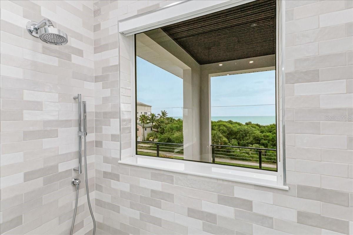 V4945260 Property Photo