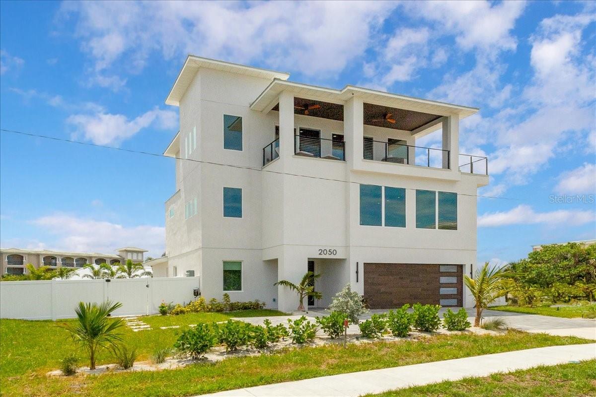 V4945260 Property Photo