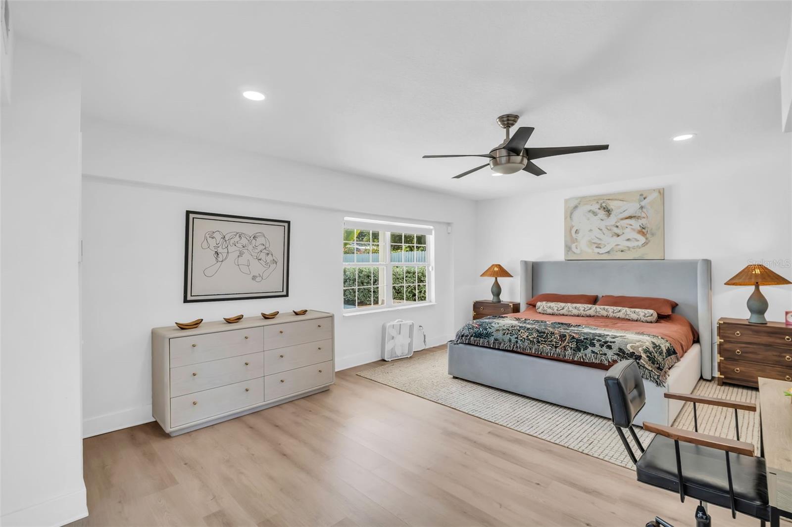 Primary Bedroom - Large