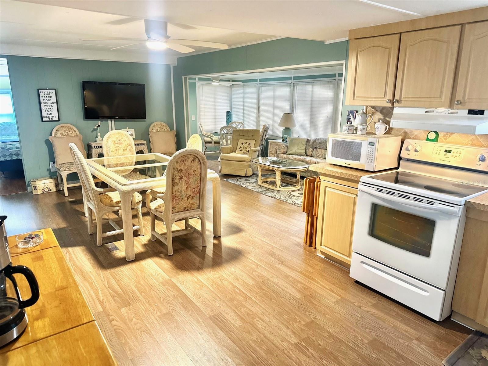 TB8435120 Property Photo