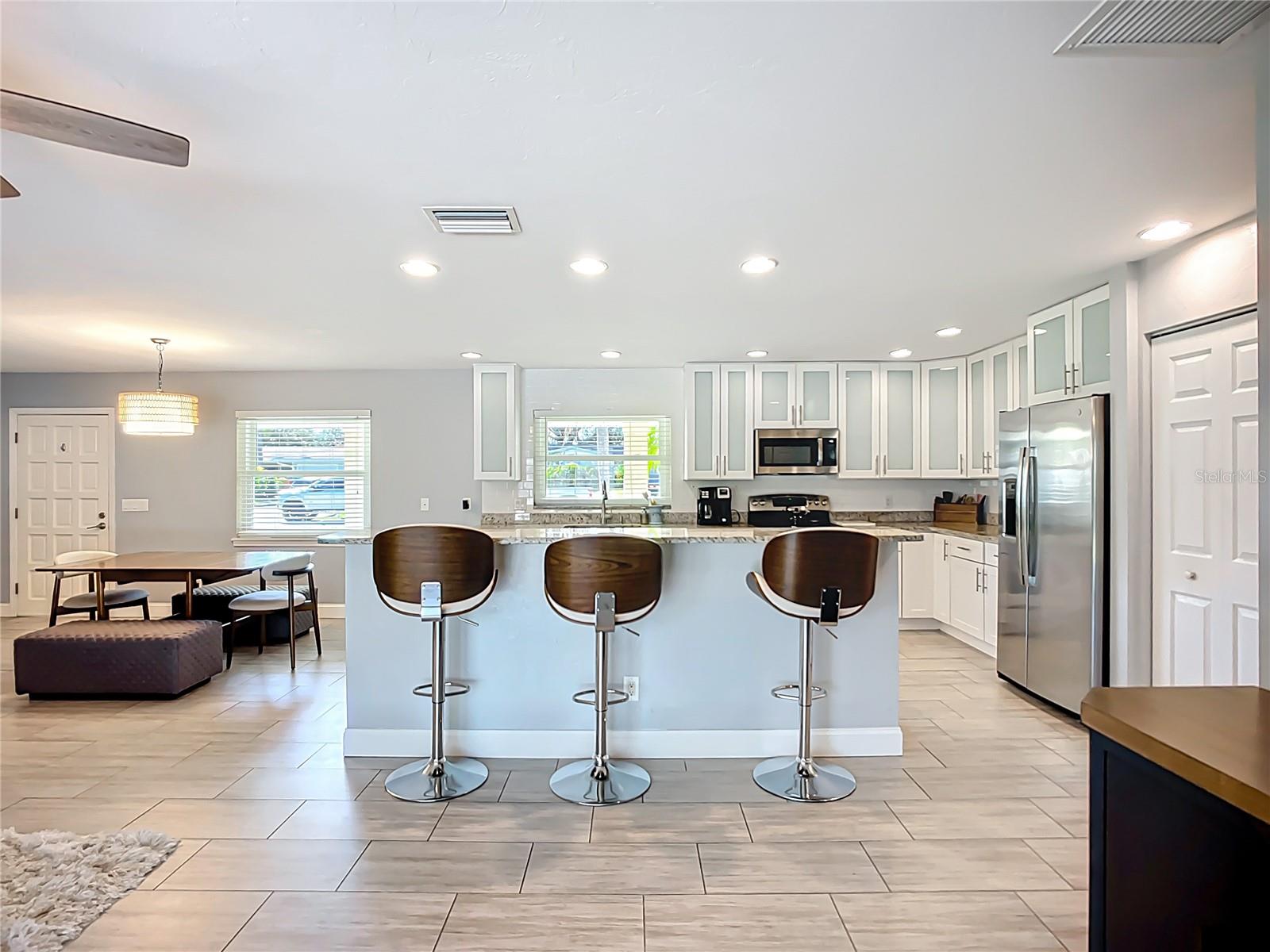 505 E LAKE DR, SARASOTA, FL, 34232