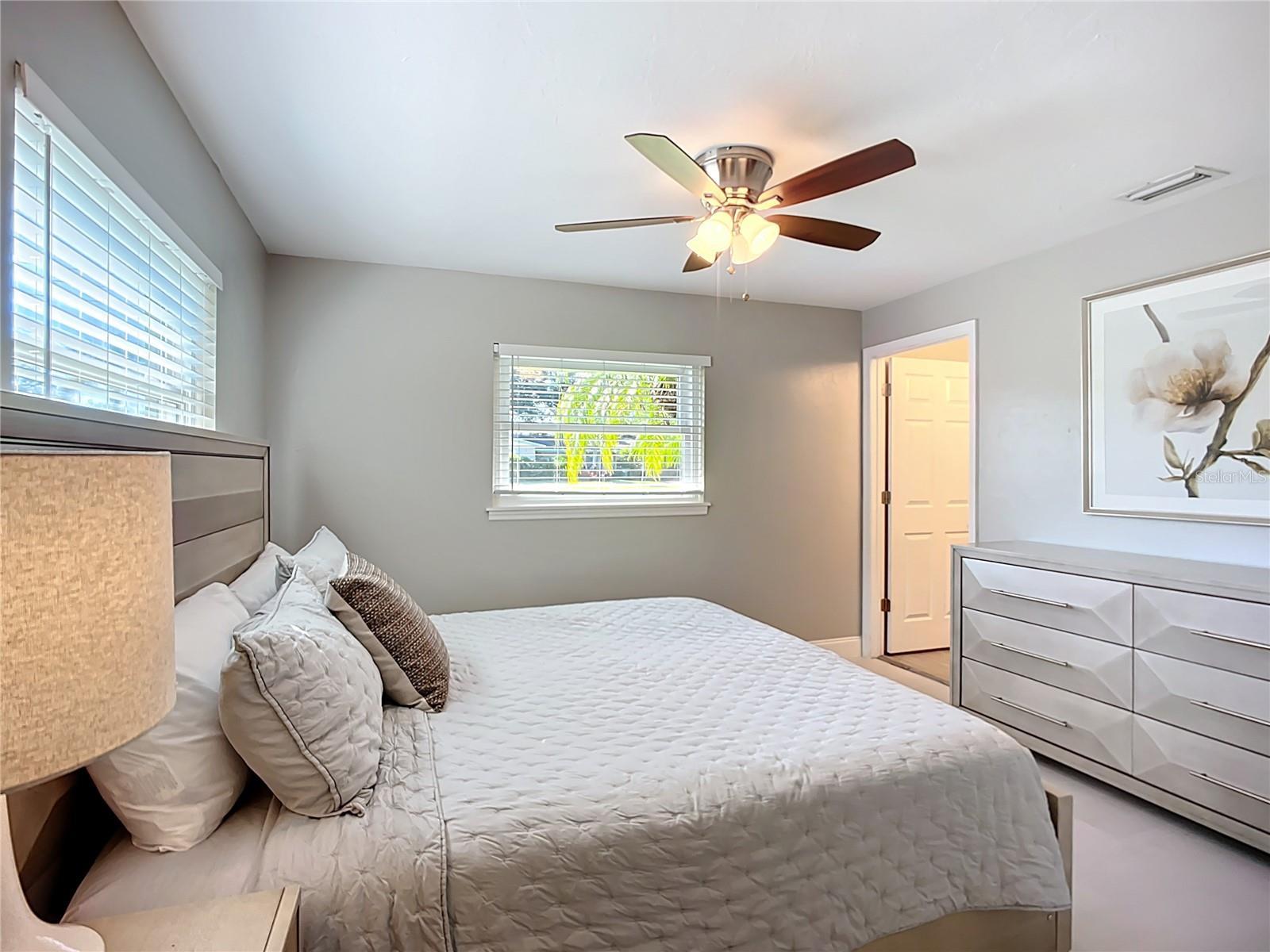 505 E LAKE DR, SARASOTA, FL, 34232