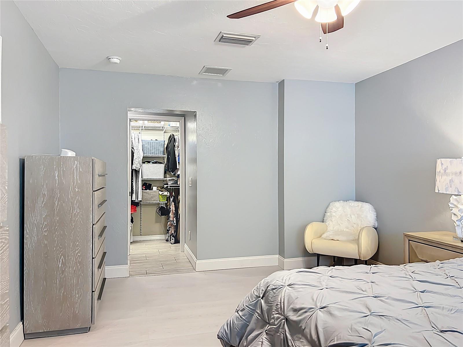 505 E LAKE DR, SARASOTA, FL, 34232