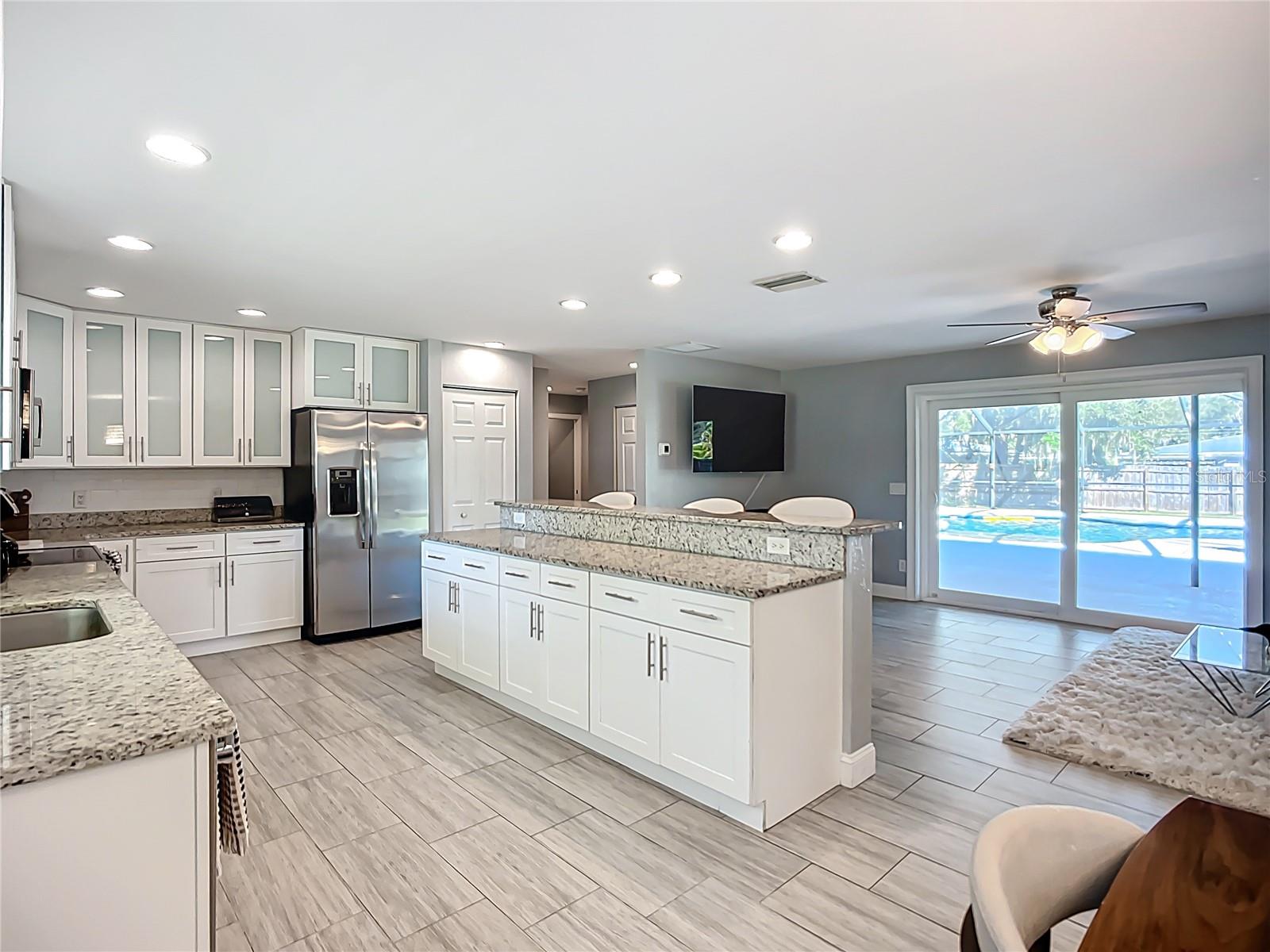 505 E LAKE DR, SARASOTA, FL, 34232