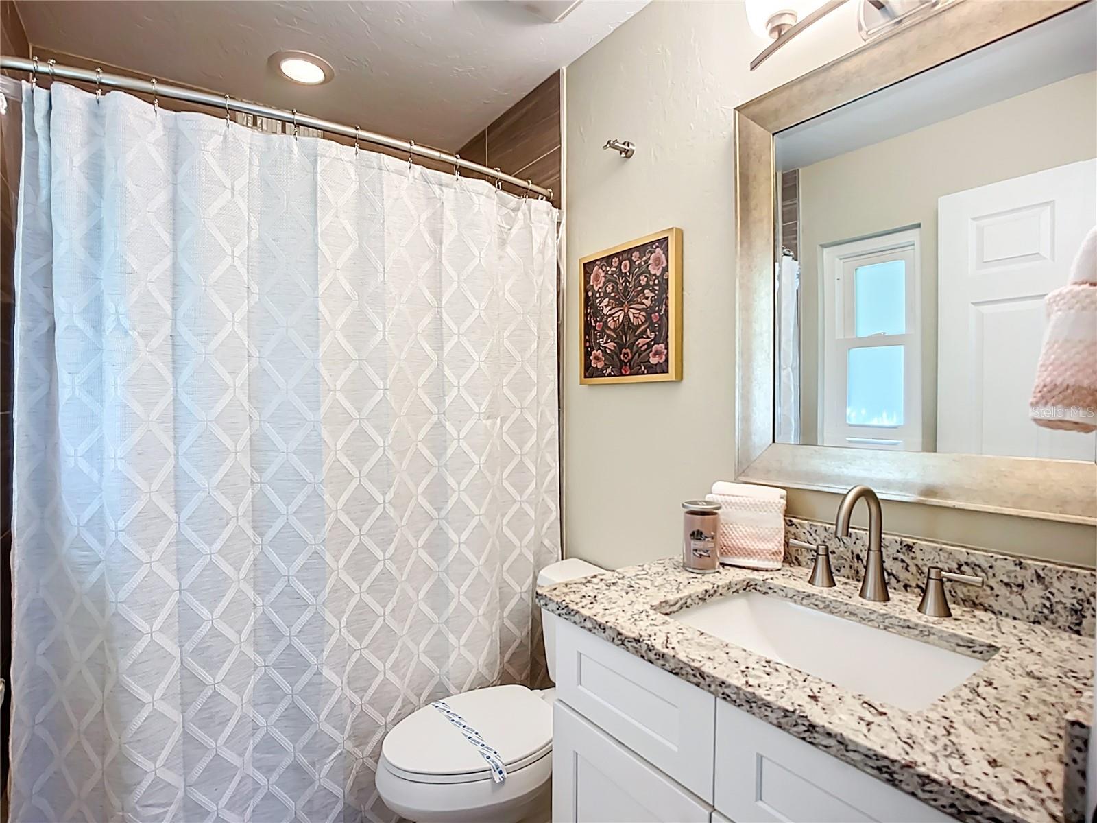 505 E LAKE DR, SARASOTA, FL, 34232