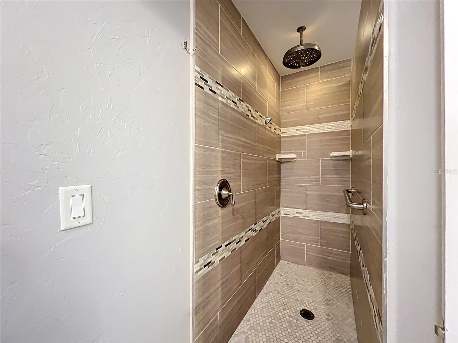 505 E LAKE DR, SARASOTA, FL, 34232