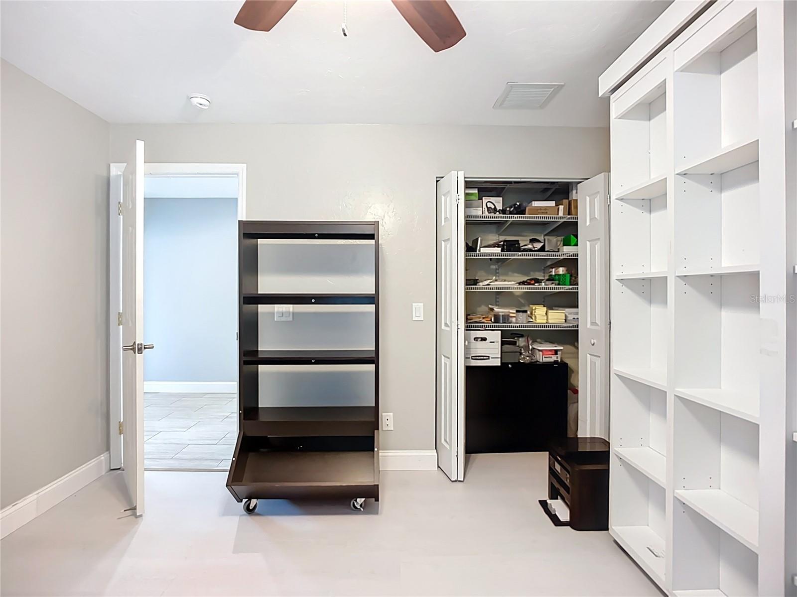 505 E LAKE DR, SARASOTA, FL, 34232