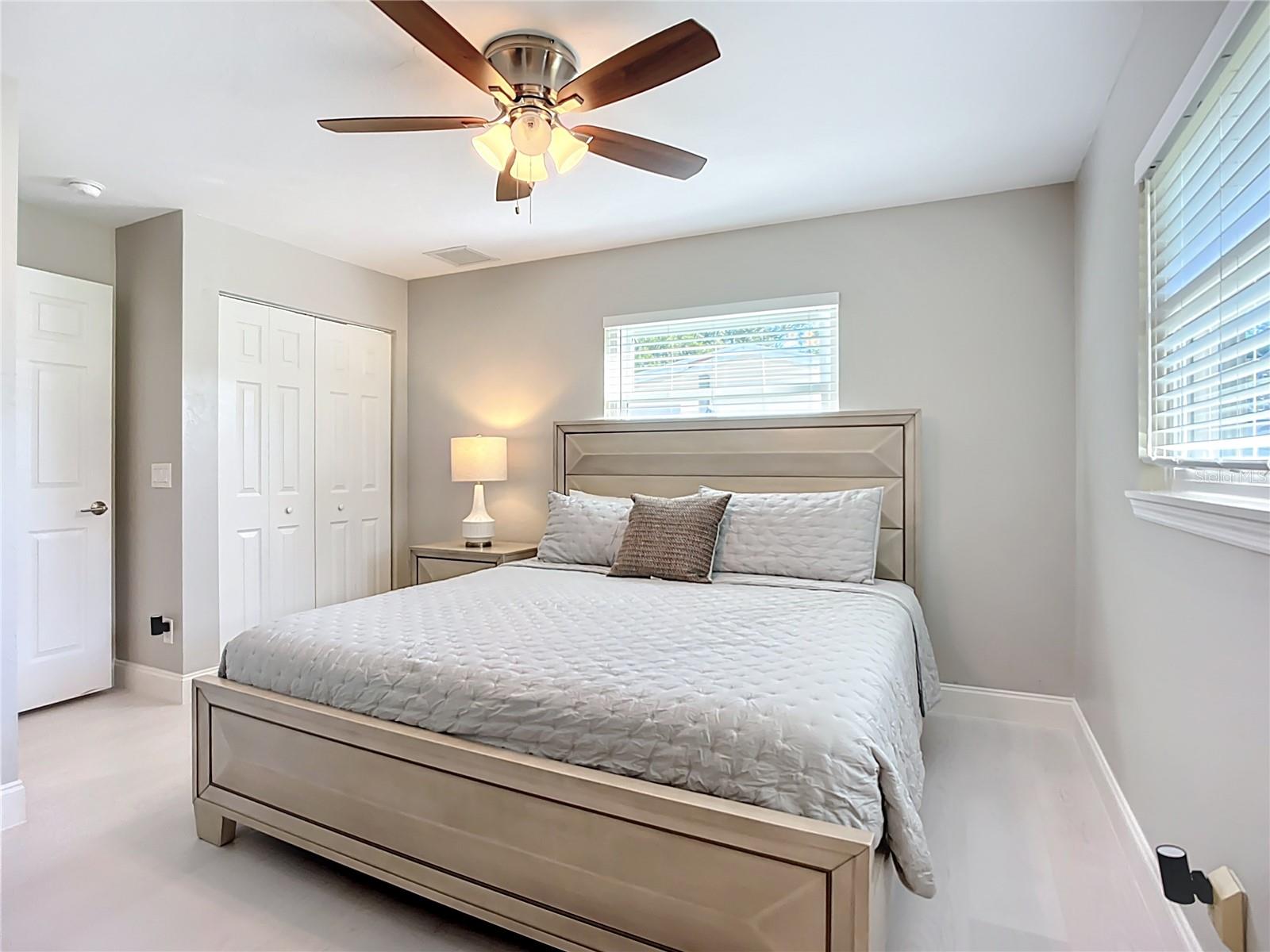 505 E LAKE DR, SARASOTA, FL, 34232