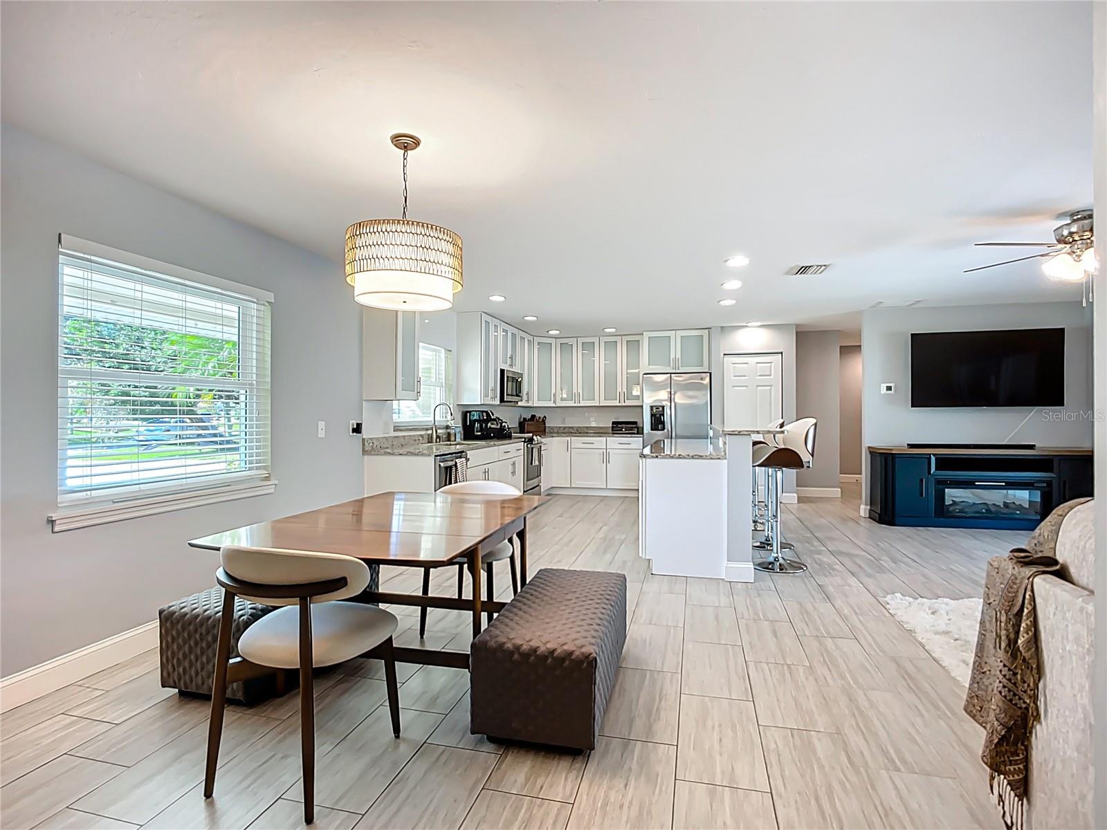 505 E LAKE DR, SARASOTA, FL, 34232