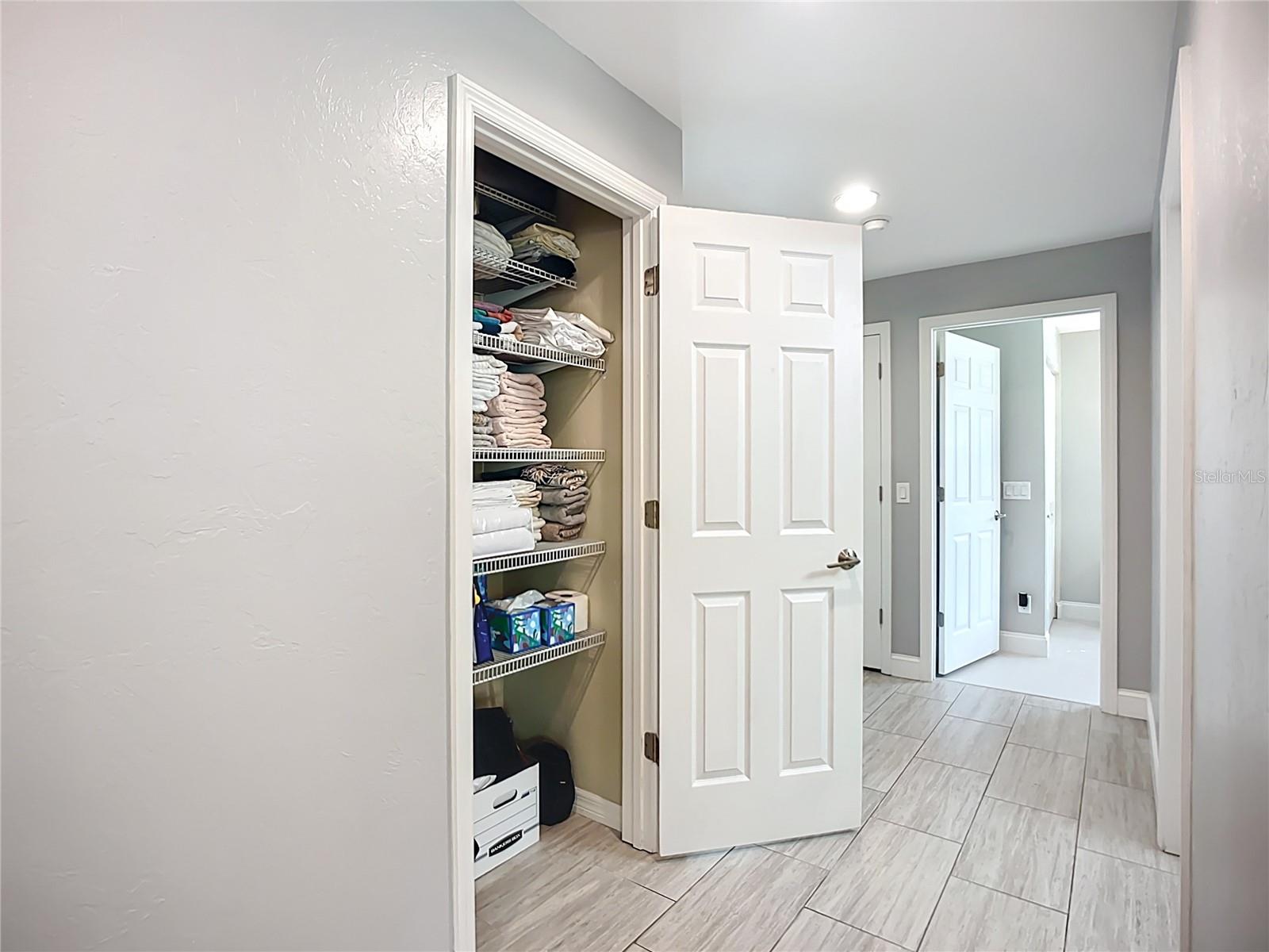 505 E LAKE DR, SARASOTA, FL, 34232