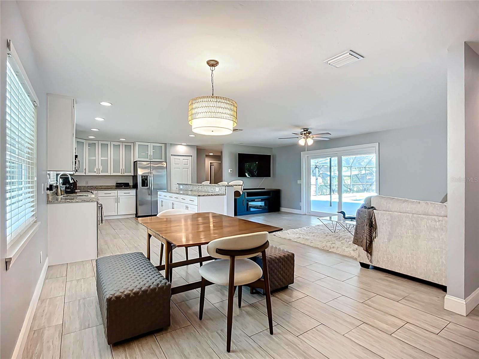 505 E LAKE DR, SARASOTA, FL, 34232