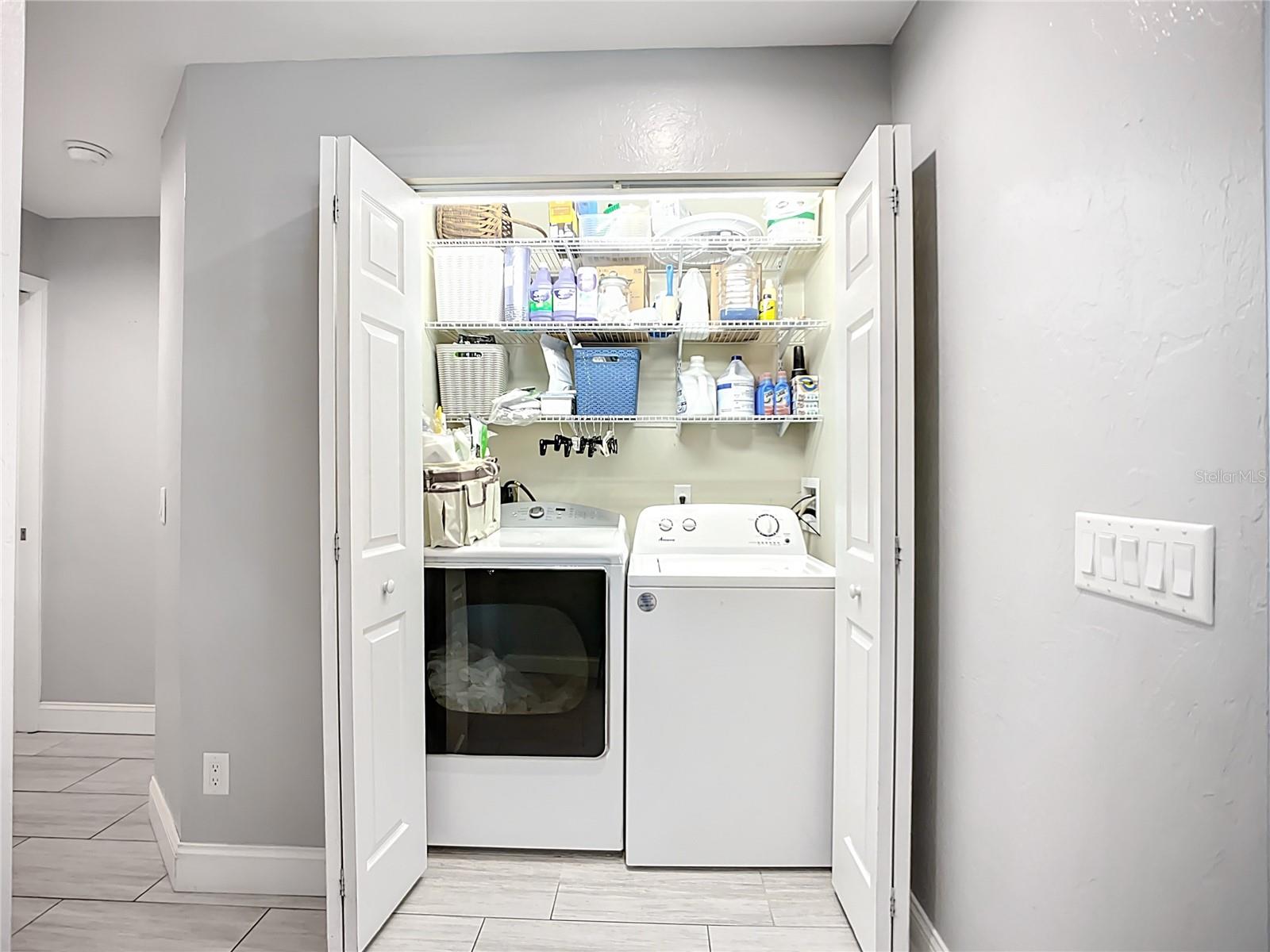 505 E LAKE DR, SARASOTA, FL, 34232