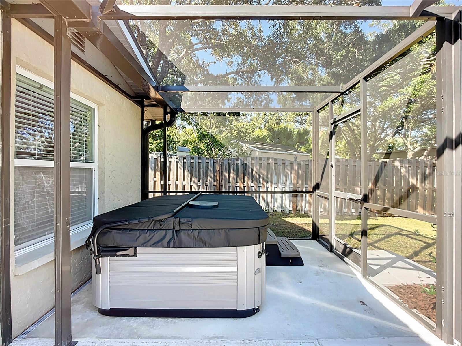 505 E LAKE DR, SARASOTA, FL, 34232