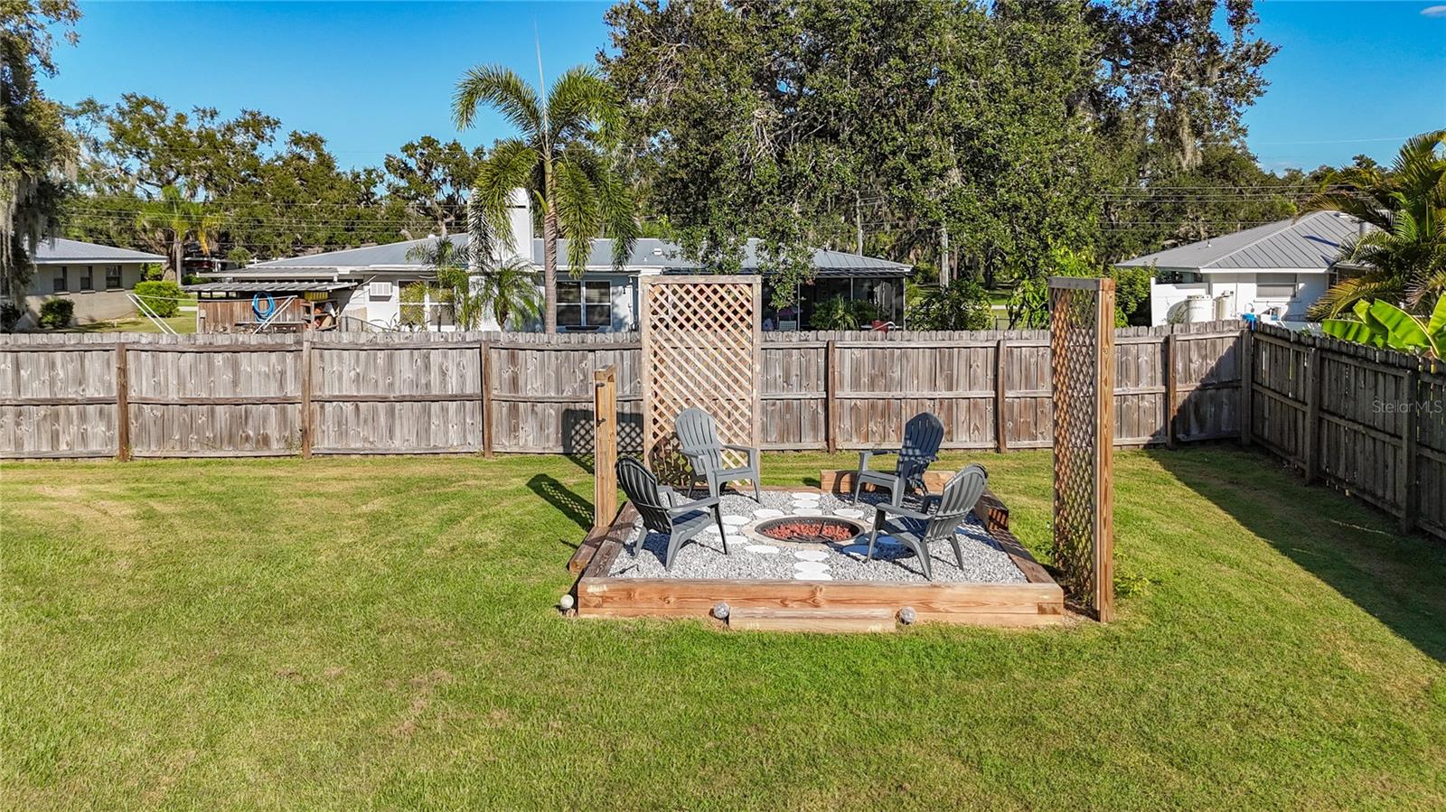 505 E LAKE DR, SARASOTA, FL, 34232