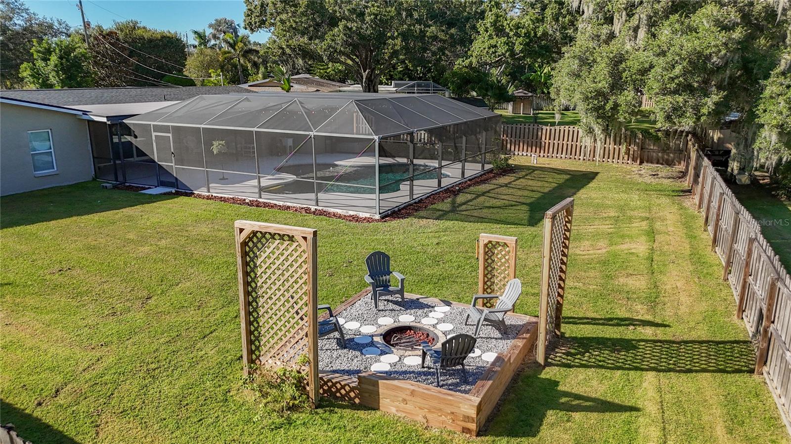 505 E LAKE DR, SARASOTA, FL, 34232