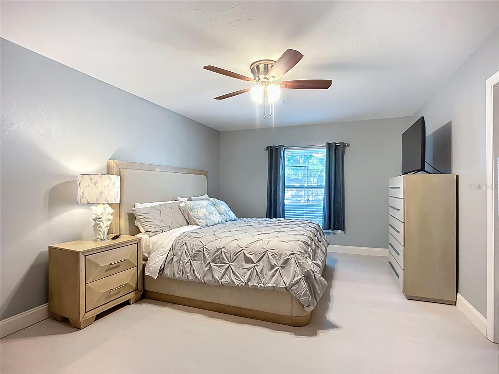 505 E LAKE DR, SARASOTA, FL, 34232