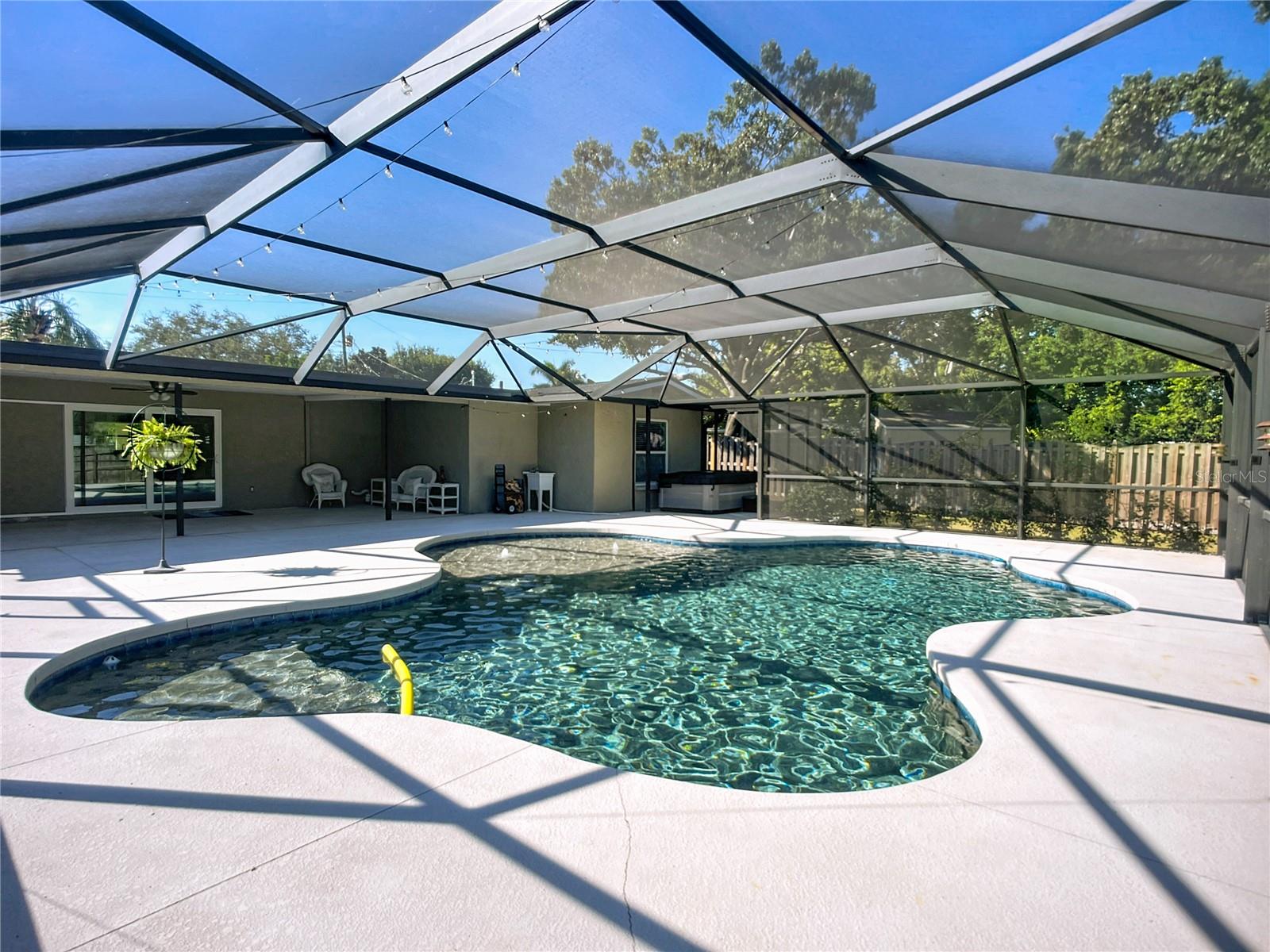 505 E LAKE DR, SARASOTA, FL, 34232