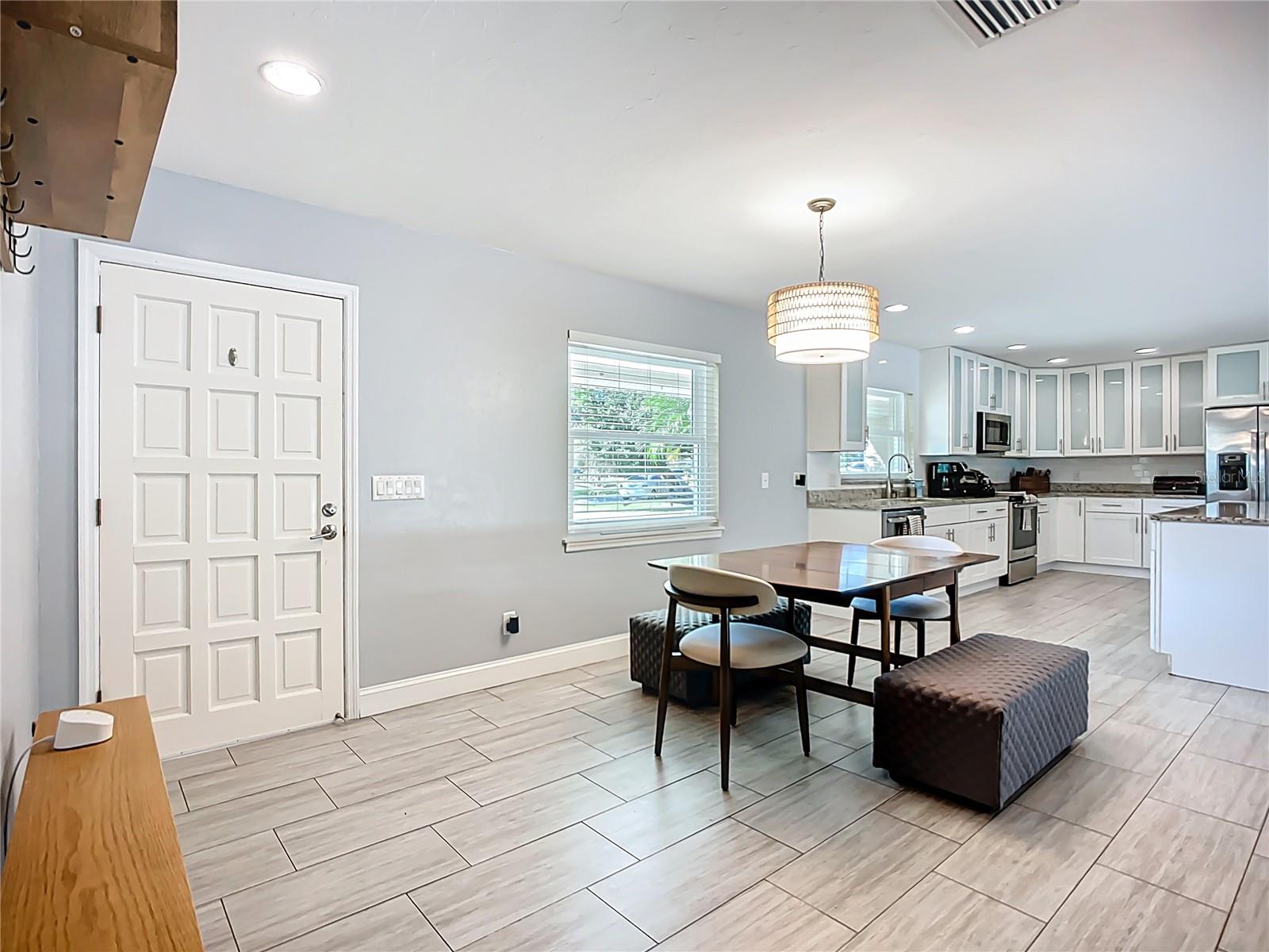 505 E LAKE DR, SARASOTA, FL, 34232