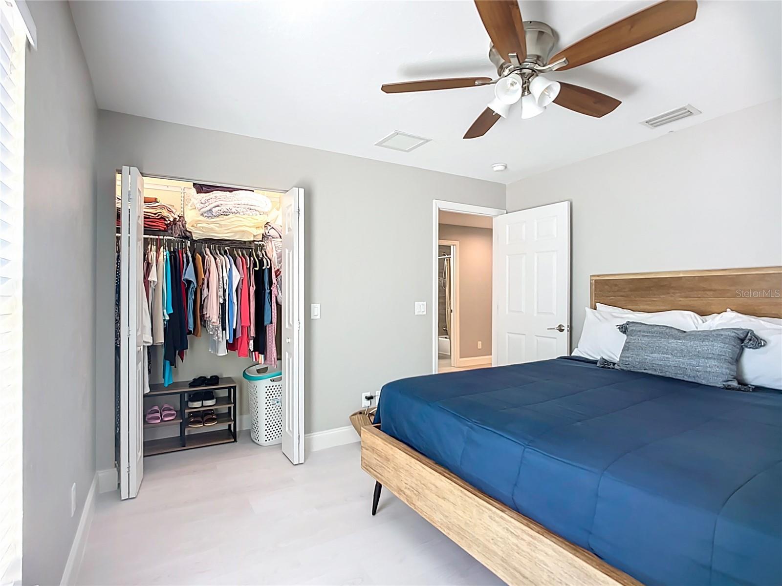 505 E LAKE DR, SARASOTA, FL, 34232