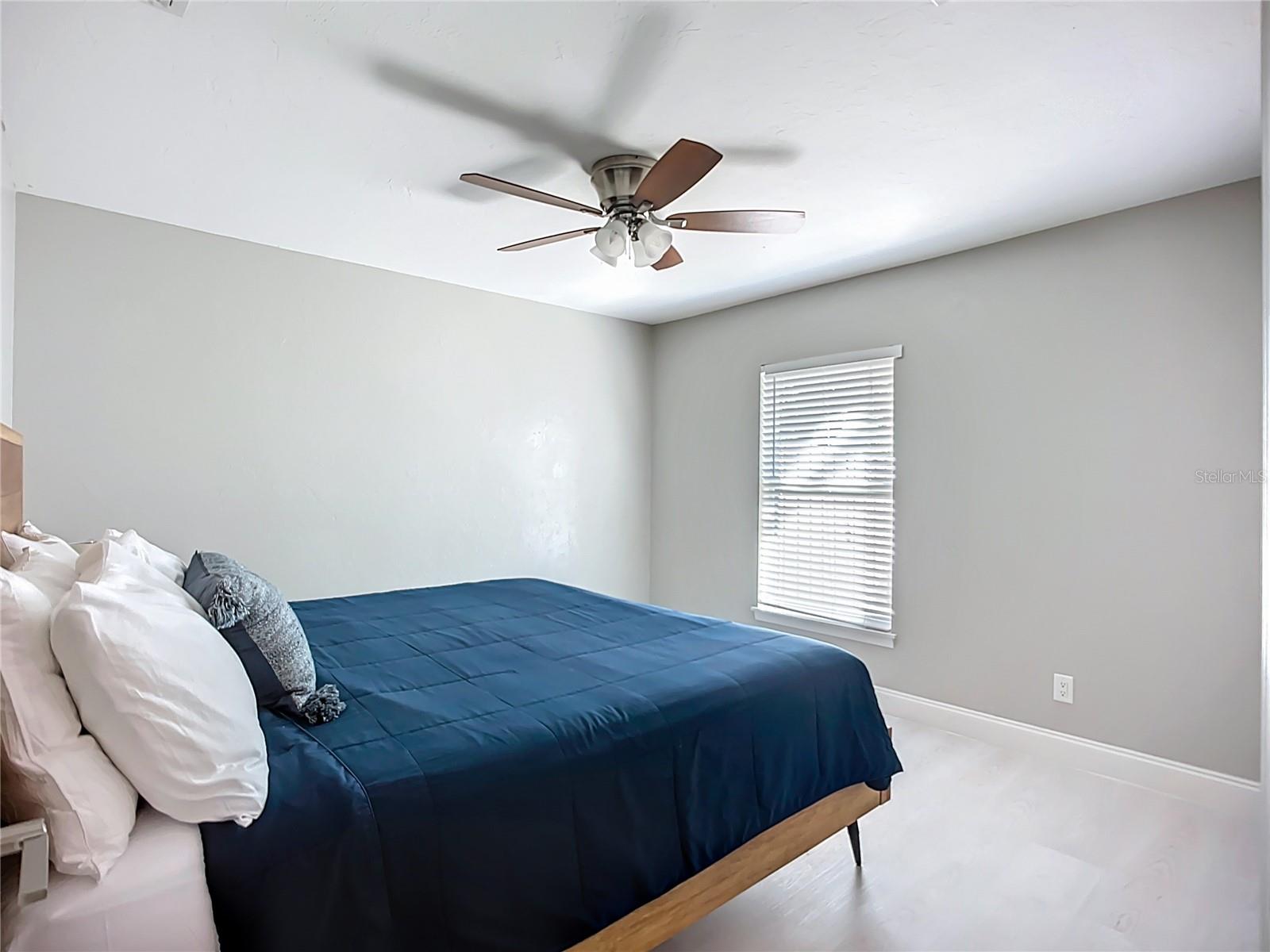 505 E LAKE DR, SARASOTA, FL, 34232