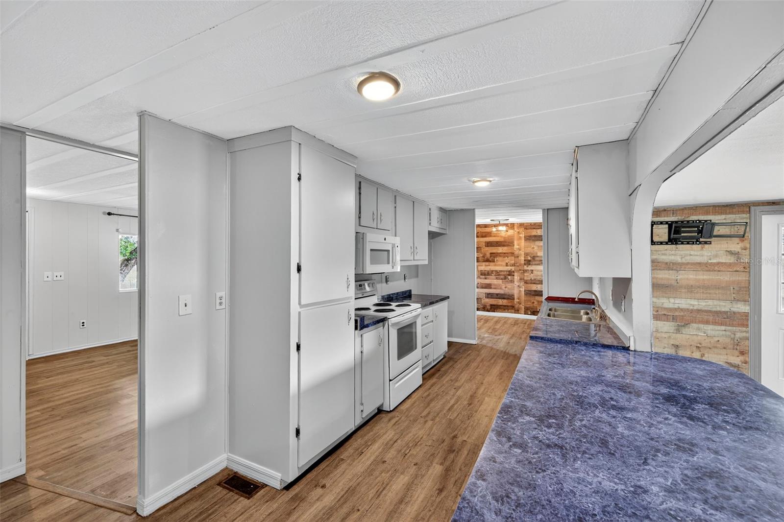 37016 WATERSIDE DR, ZEPHYRHILLS, FL, 33541