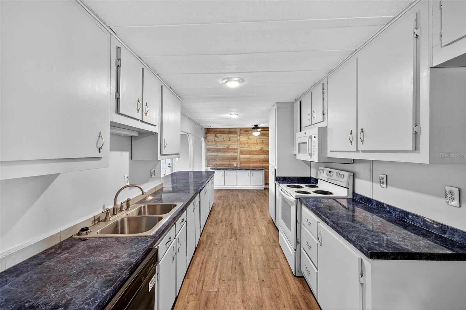 37016 WATERSIDE DR, ZEPHYRHILLS, FL, 33541