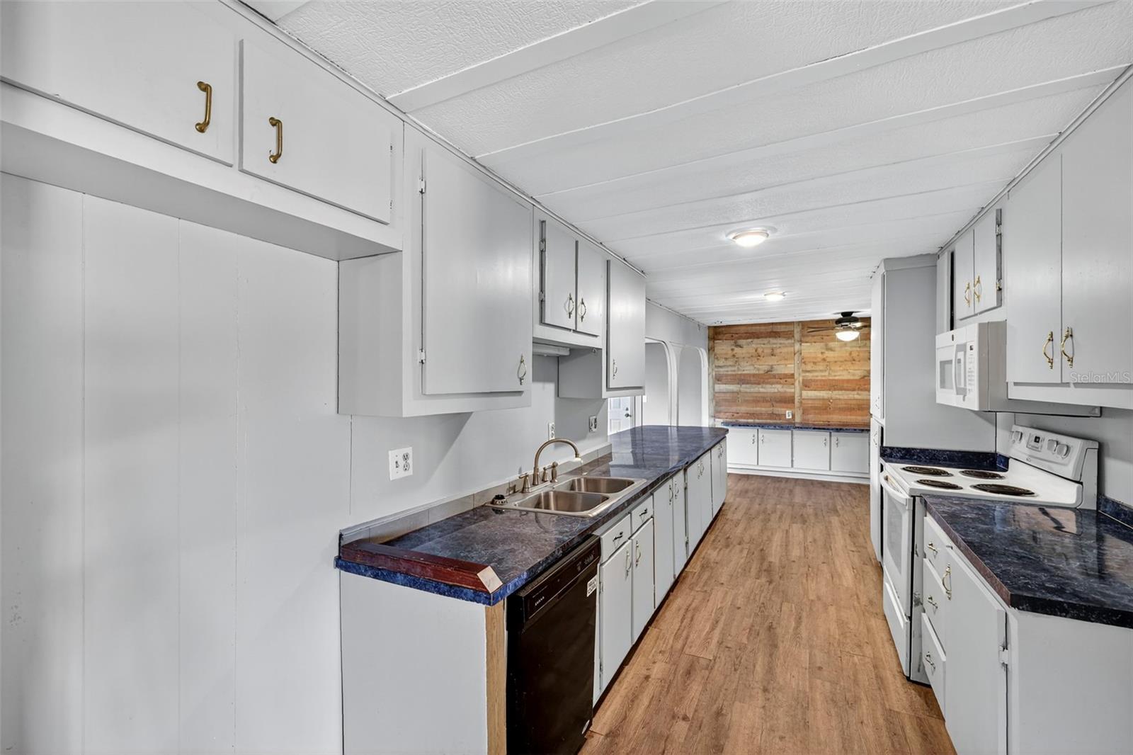 37016 WATERSIDE DR, ZEPHYRHILLS, FL, 33541