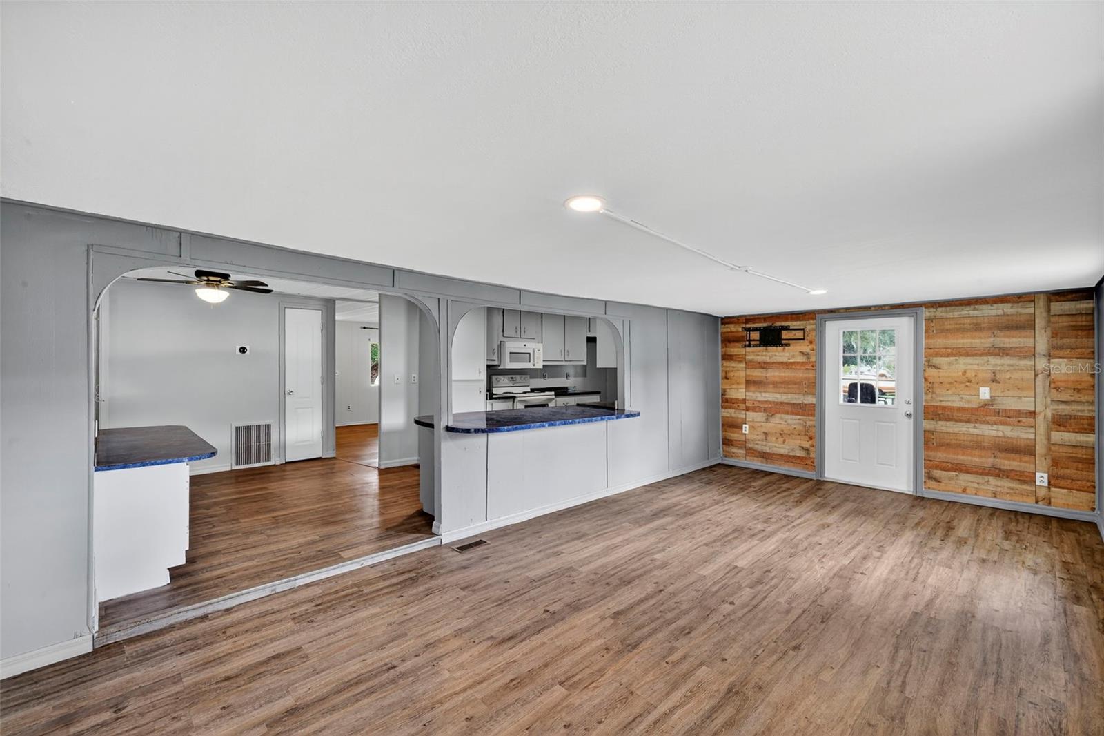 37016 WATERSIDE DR, ZEPHYRHILLS, FL, 33541