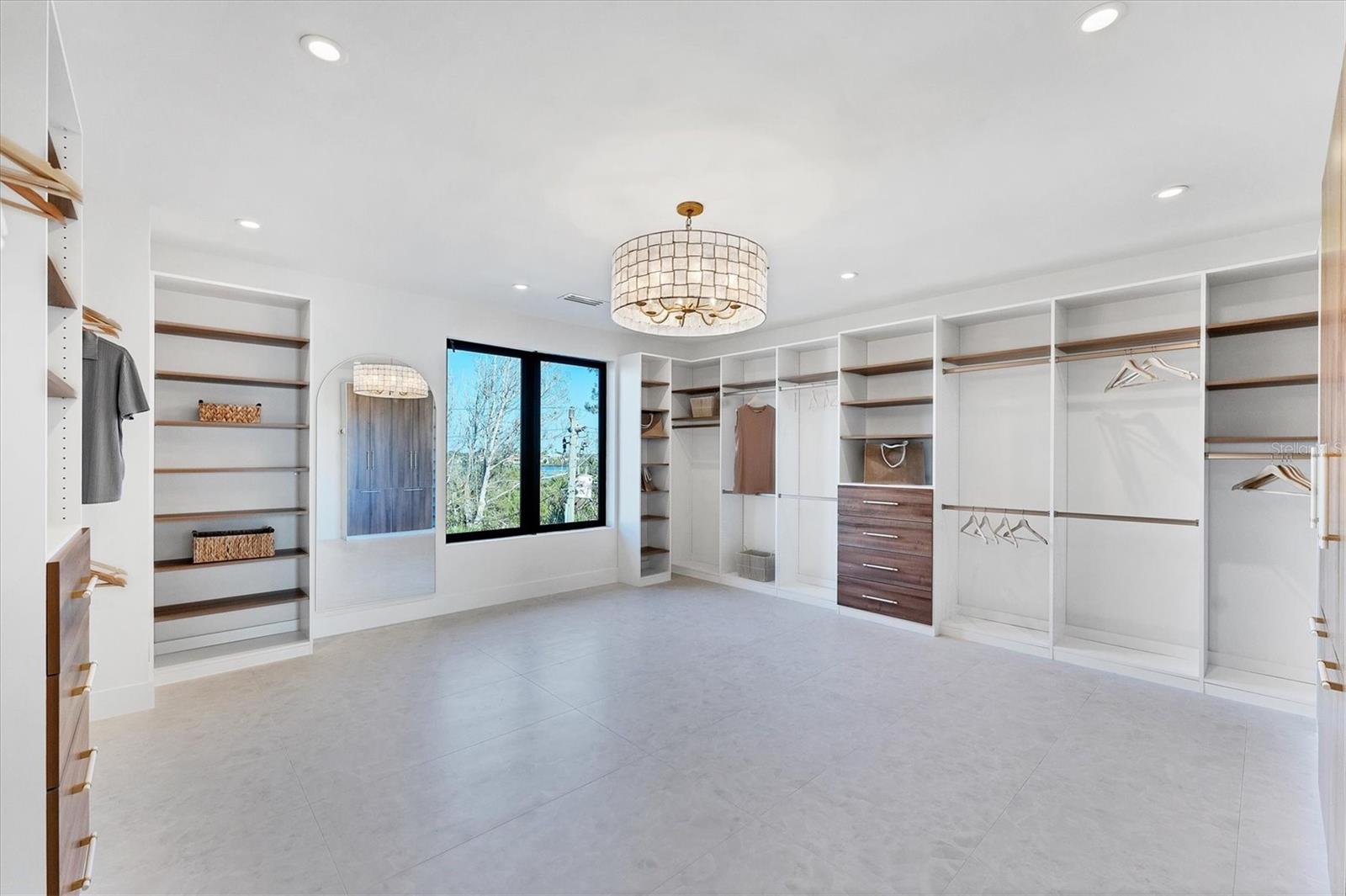 TB8435241 Property Photo