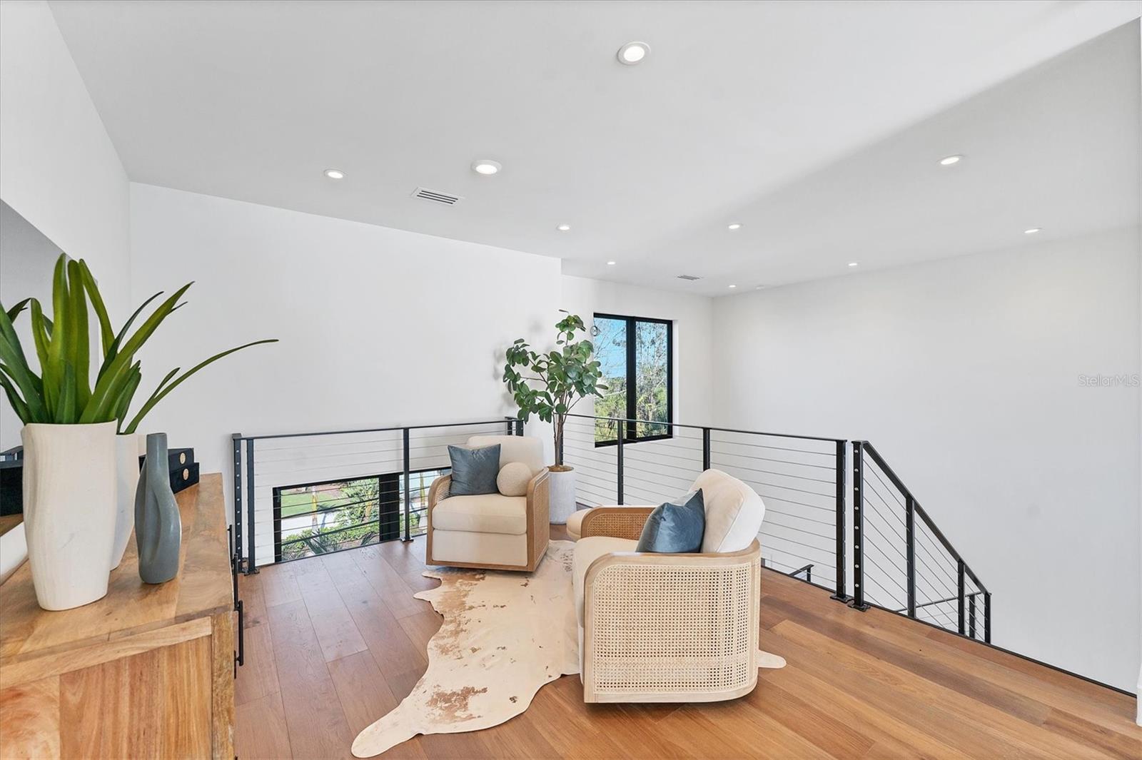 TB8435241 Property Photo