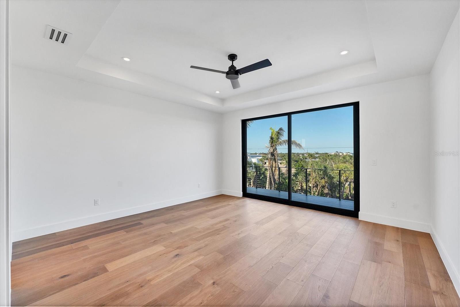 TB8435241 Property Photo