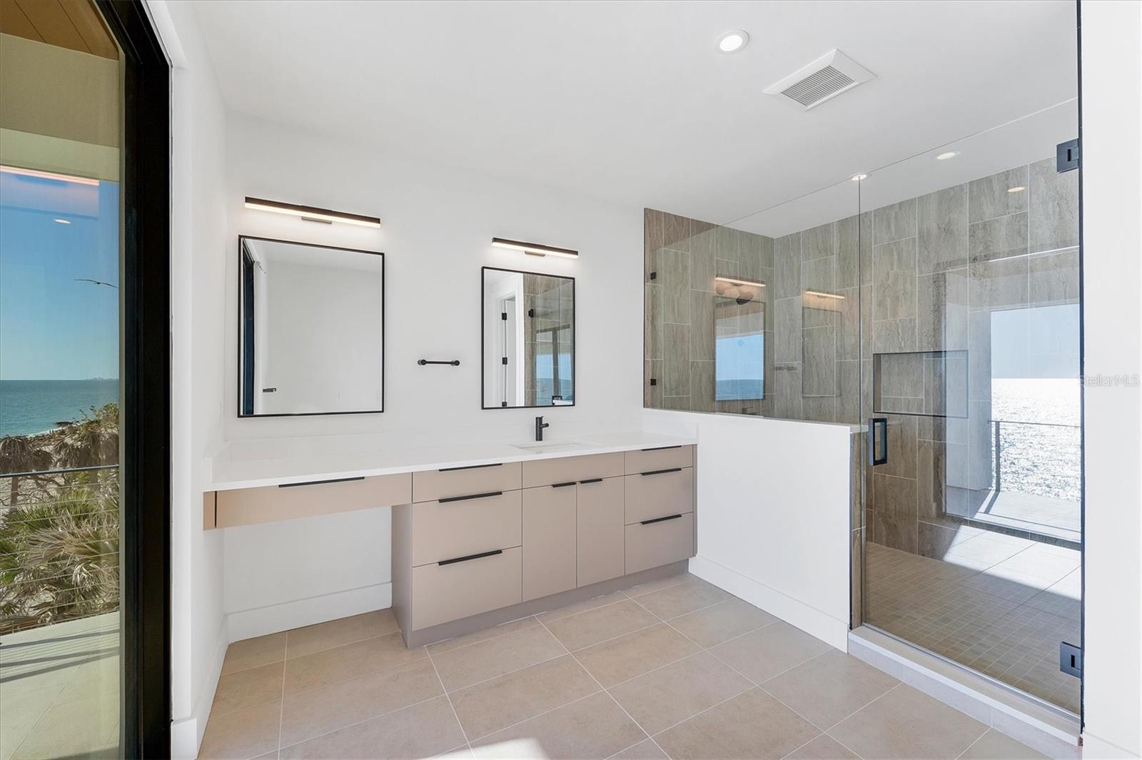 TB8435241 Property Photo