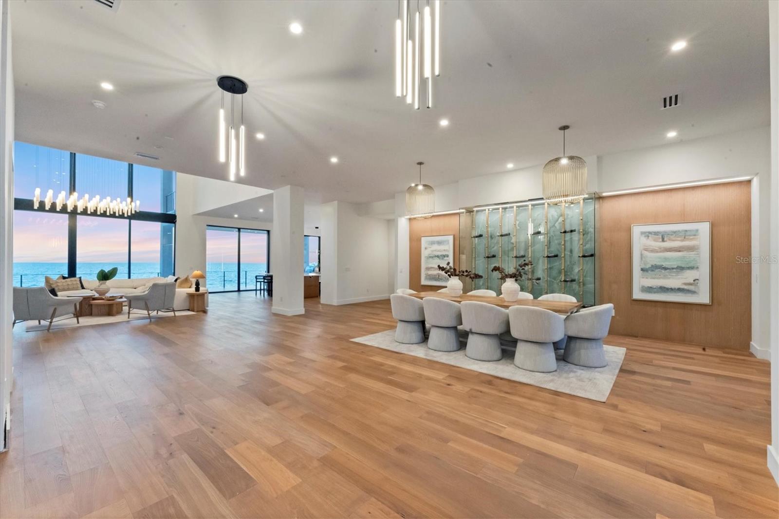 TB8435241 Property Photo