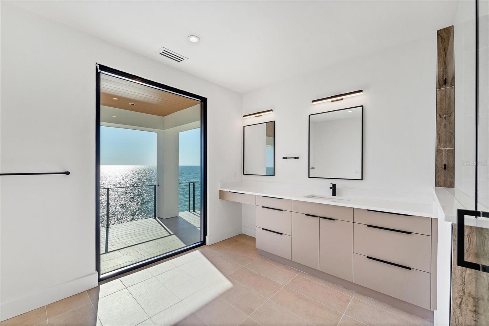 TB8435241 Property Photo