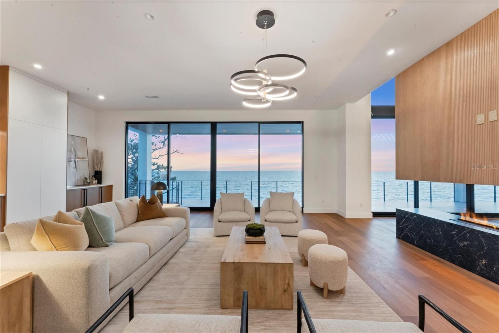 TB8435241 Property Photo