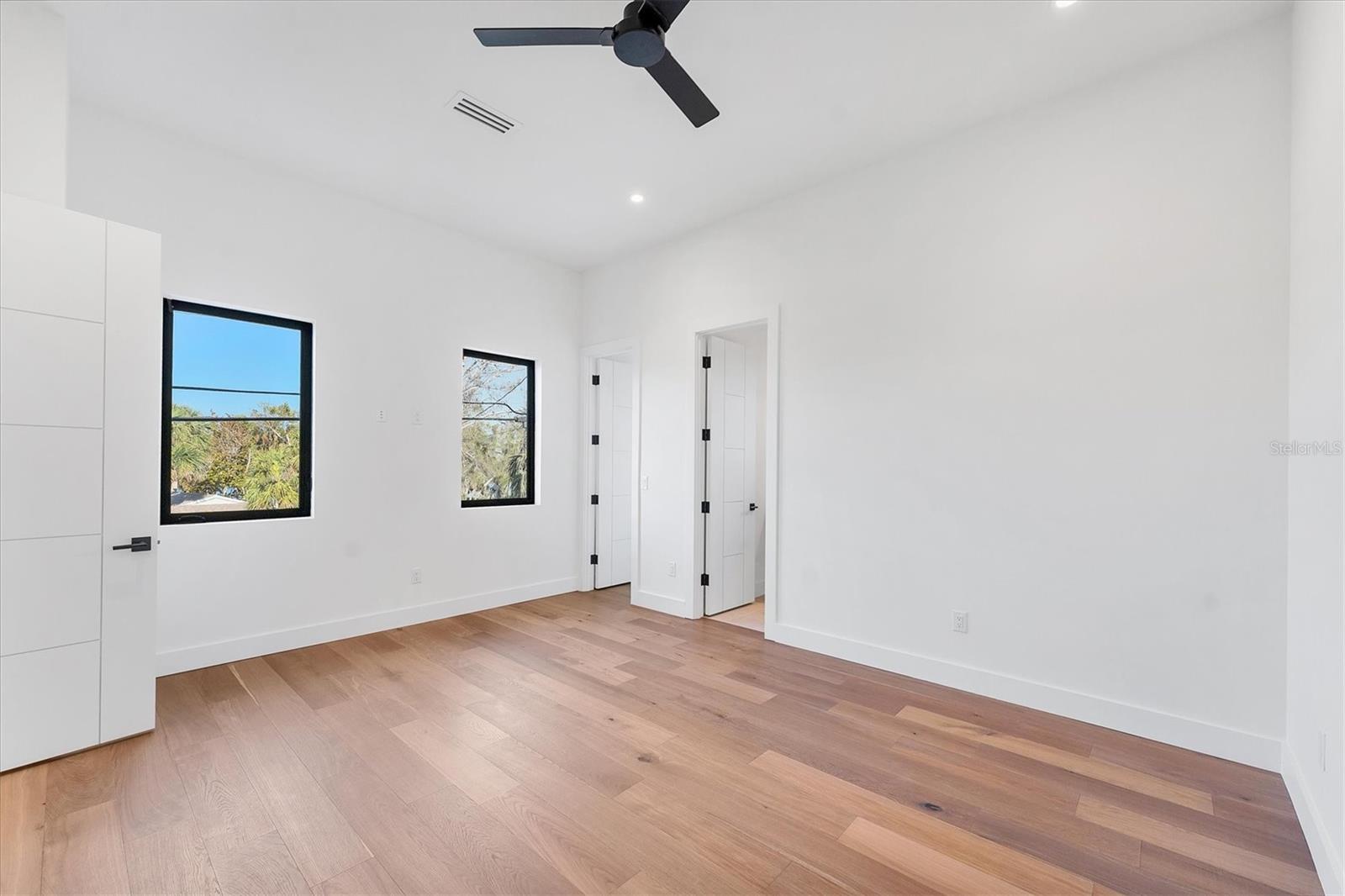 TB8435241 Property Photo