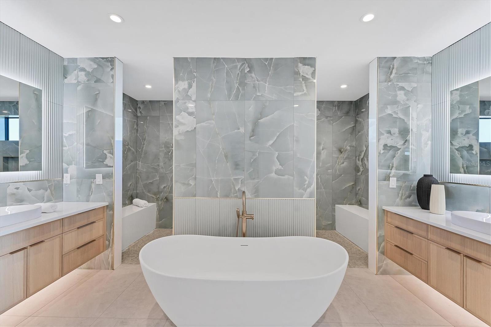 TB8435241 Property Photo