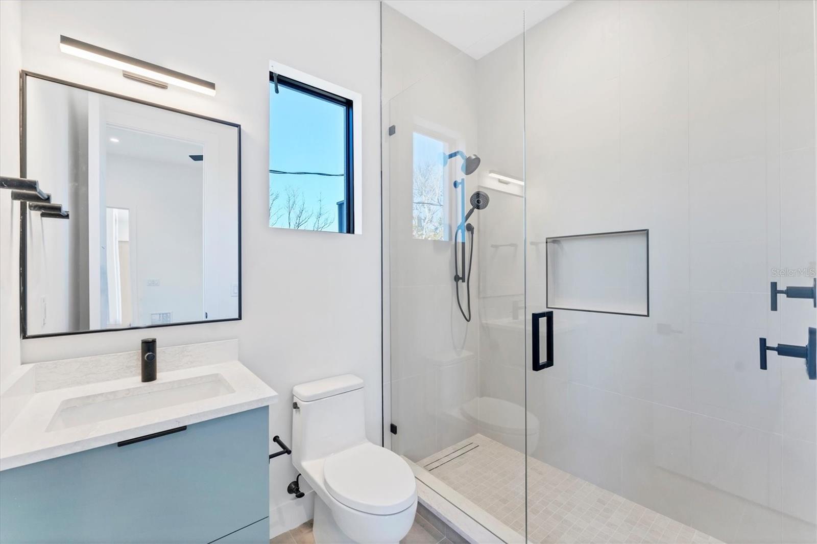 TB8435241 Property Photo