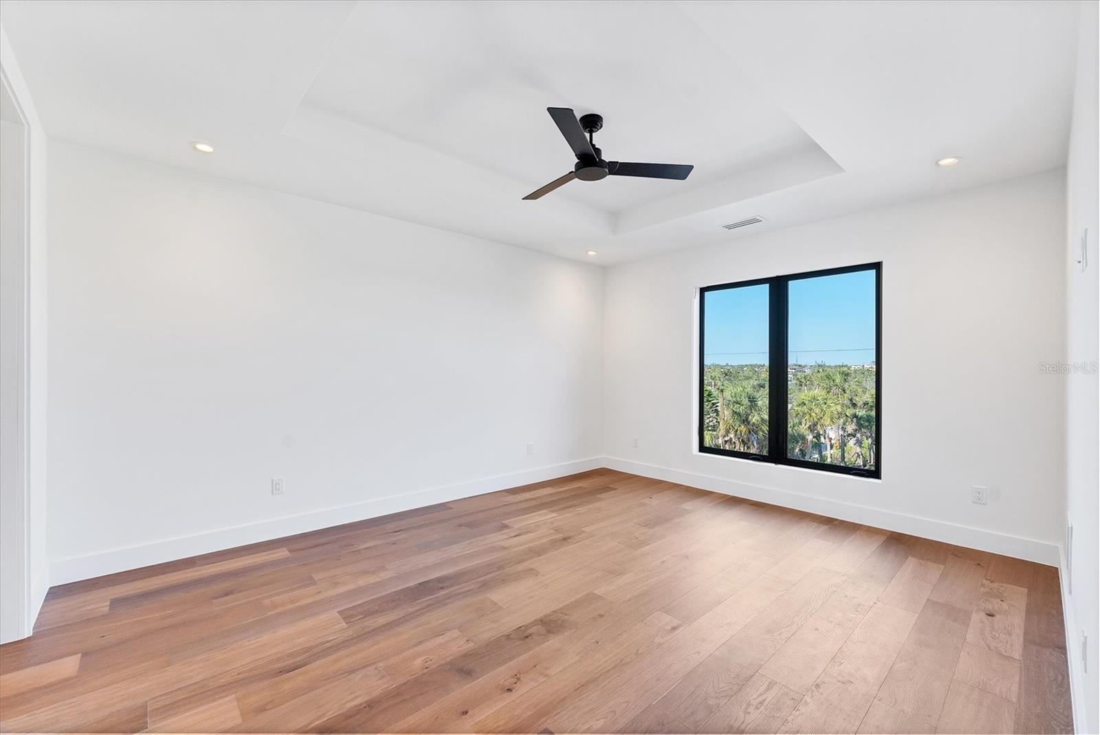 TB8435241 Property Photo