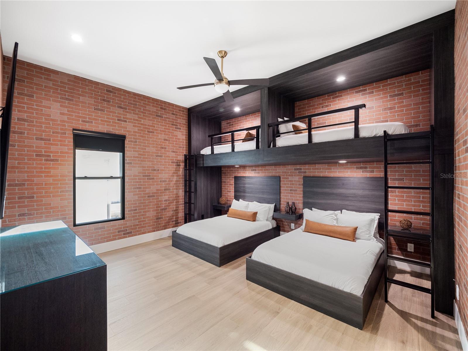 O6350383 Property Photo