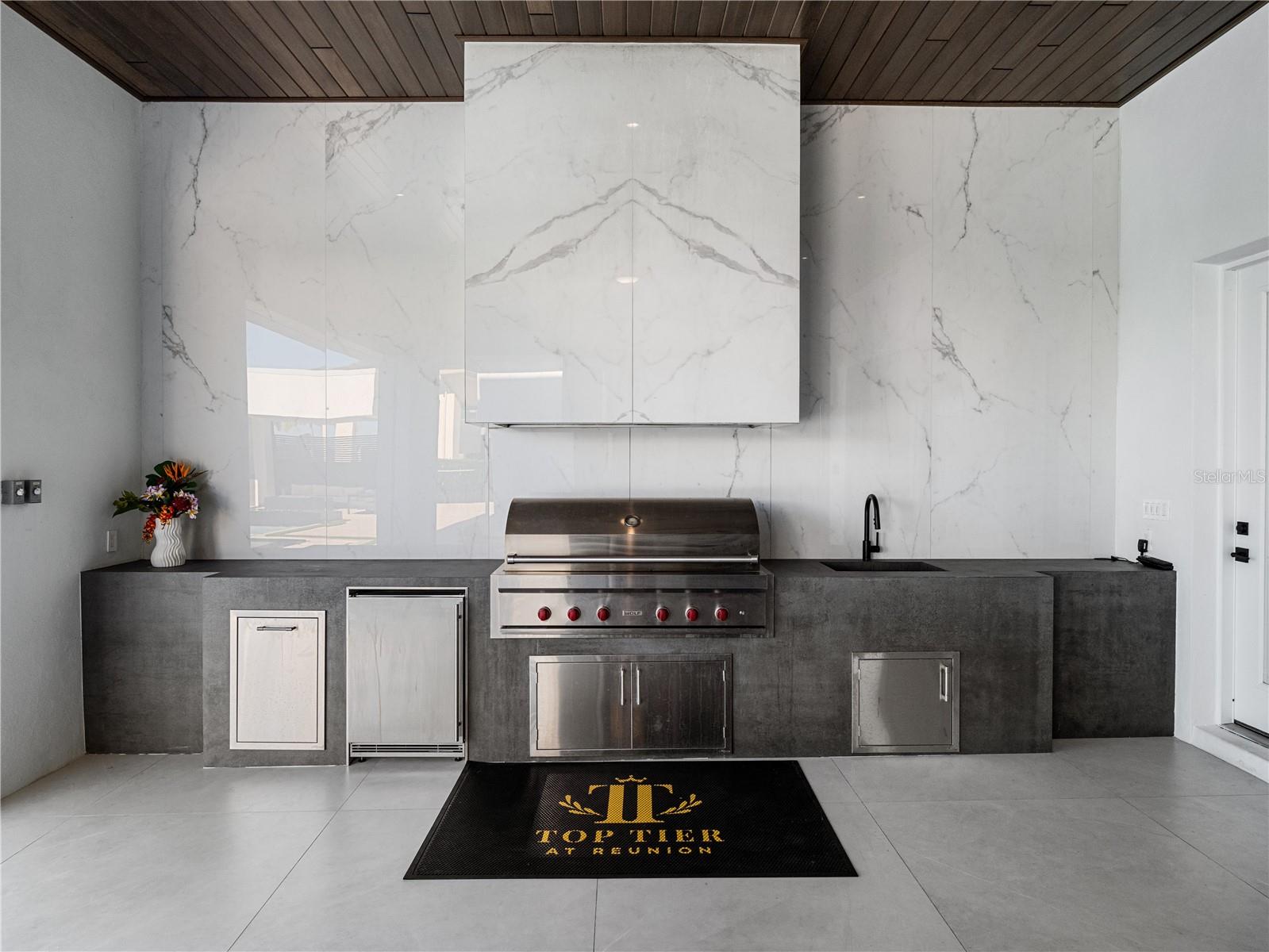 O6350383 Property Photo