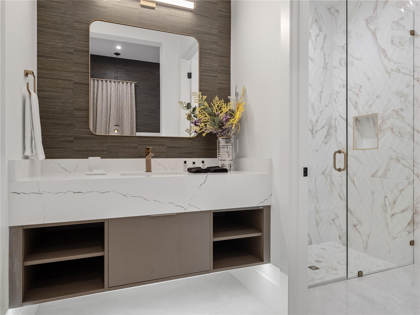 O6350383 Property Photo