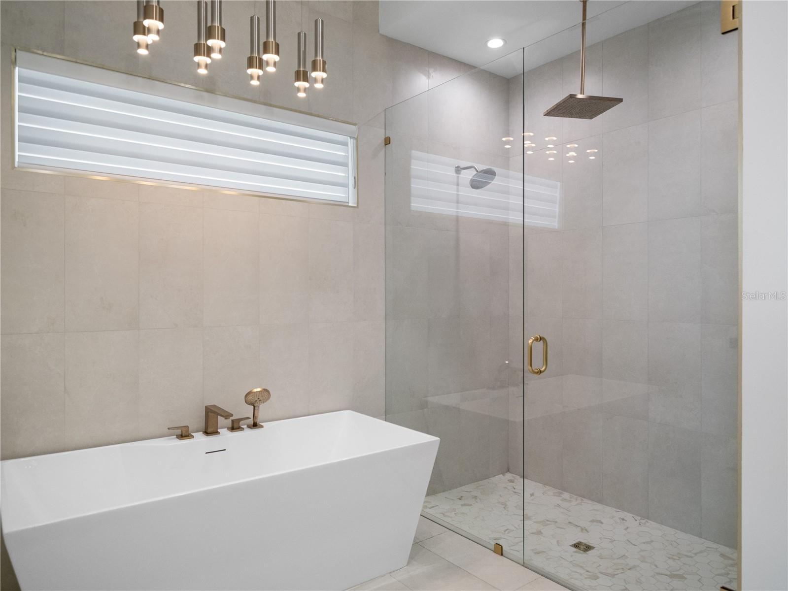 O6350383 Property Photo