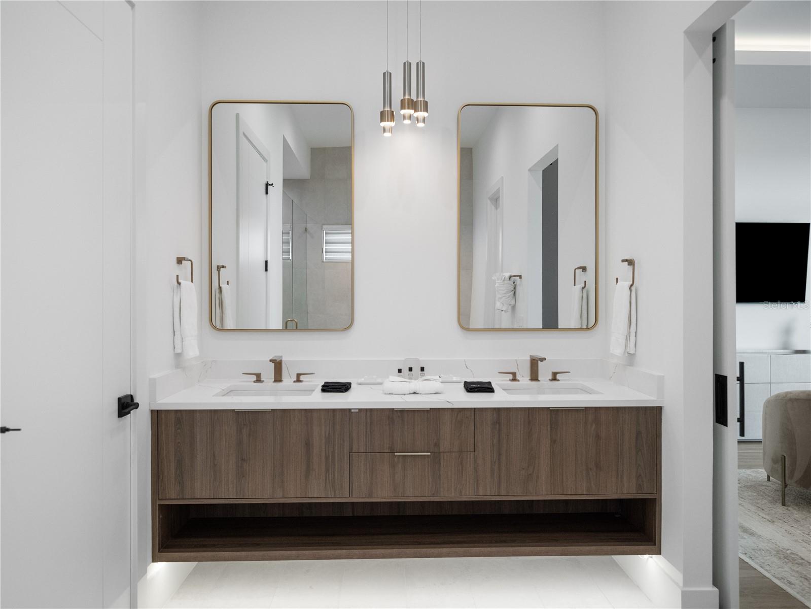 O6350383 Property Photo