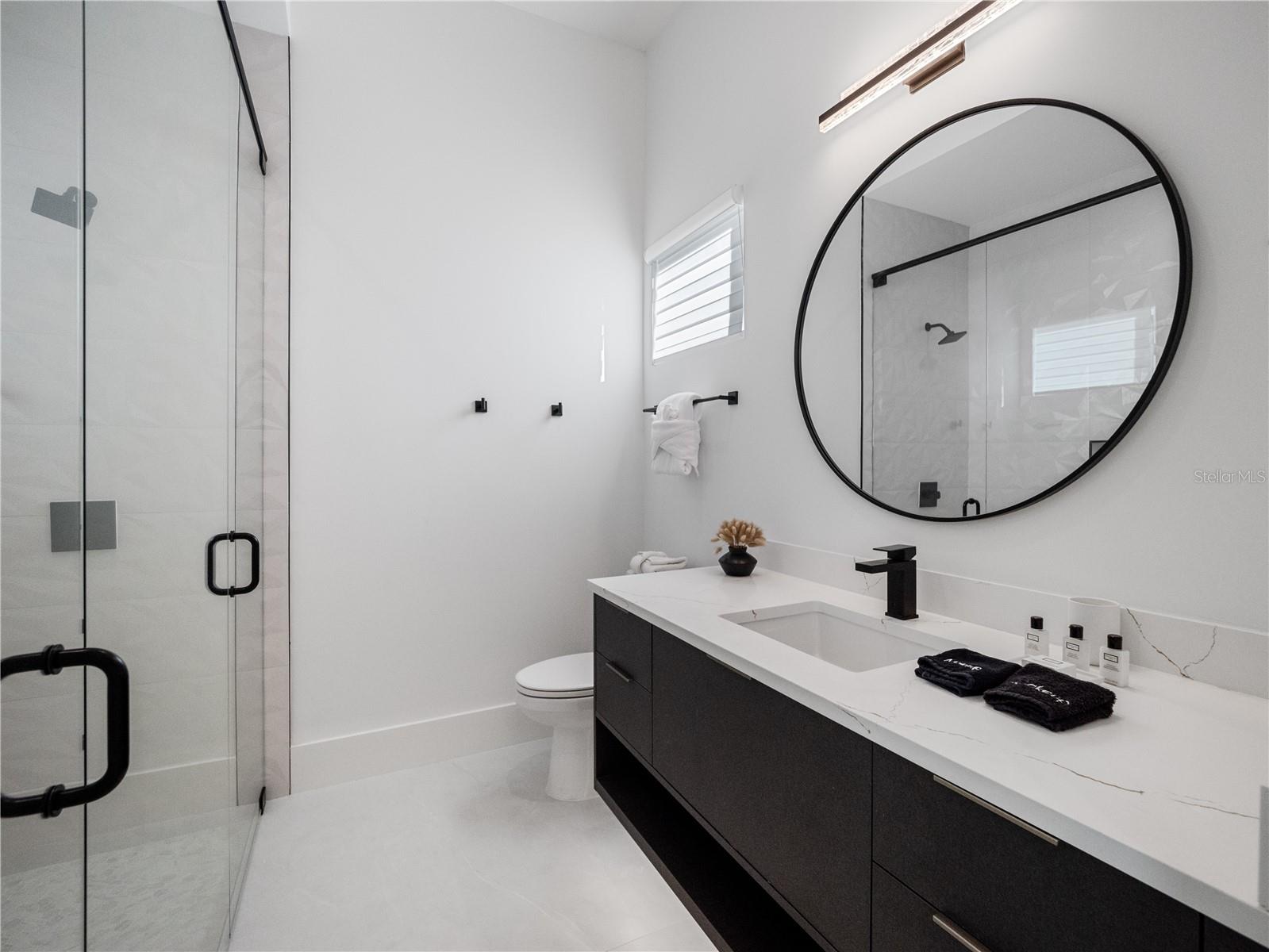 O6350383 Property Photo